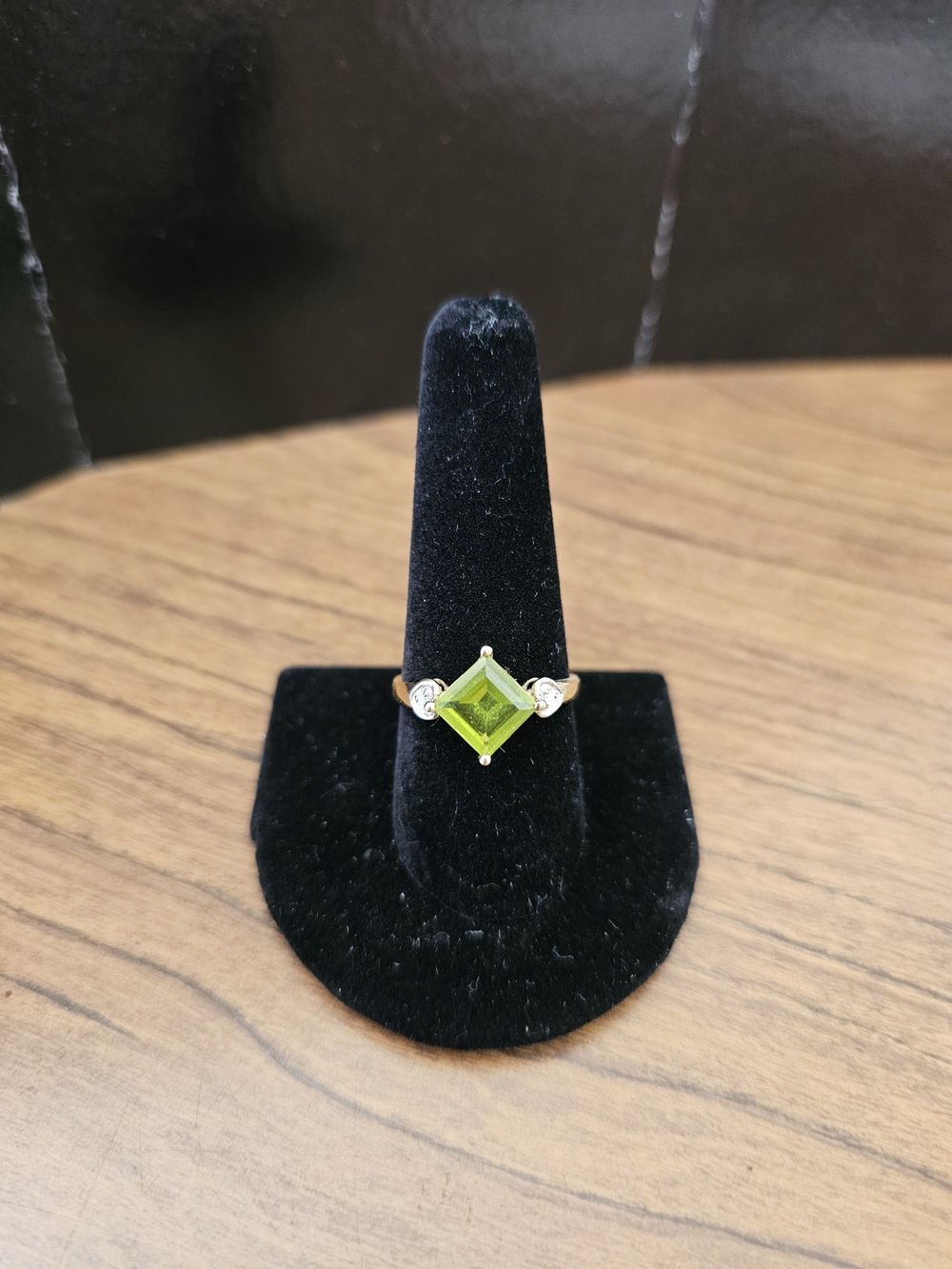 Source Unknown 10K Gold Peridot  Gemstone Ring - Size 10